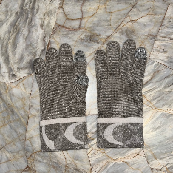 COACH Logo C Tan Beige Shimmer Wool Touch Gloves - Picture 3 of 6